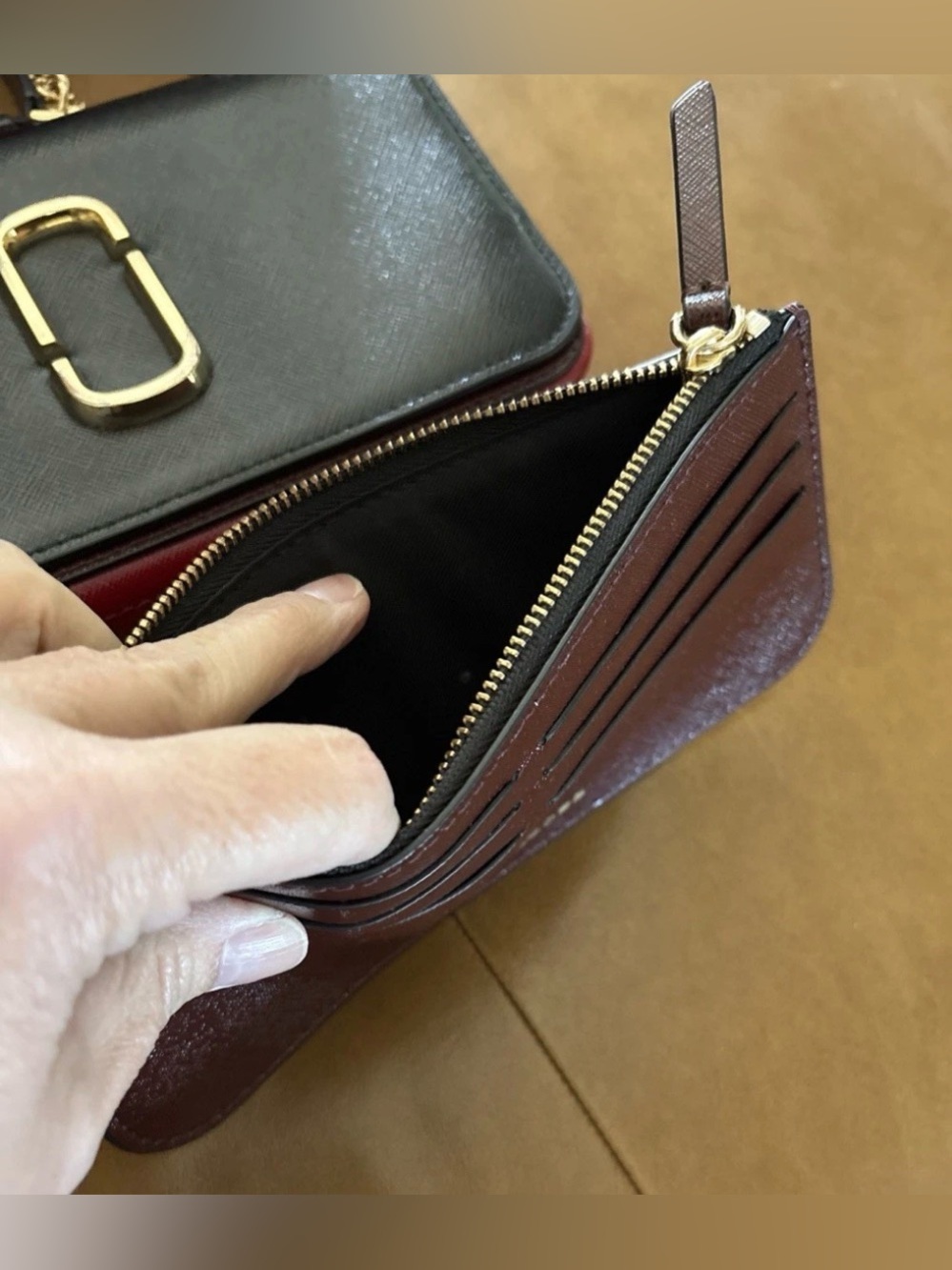 Marc Jacobs Snapshot WOC Tricolor Black SAFFIANO Leather Flap Burghundy Base - Picture 10 of 16